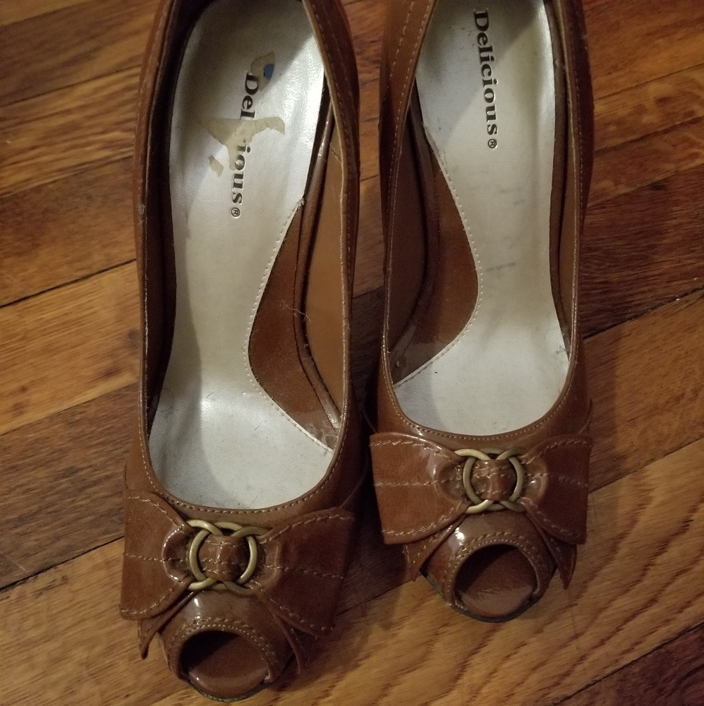 Delicious peep toe shoes